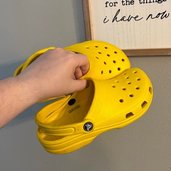 Crocs Classic Yellow Clogs Size 4 Mens or 6 womens - Picture 2 of 7